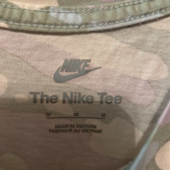 Men’s Nike Graphic Tee - Picture 5 of 5